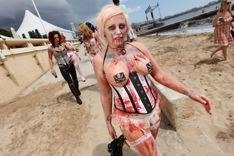 Bloody zombies in Cannes - 03
