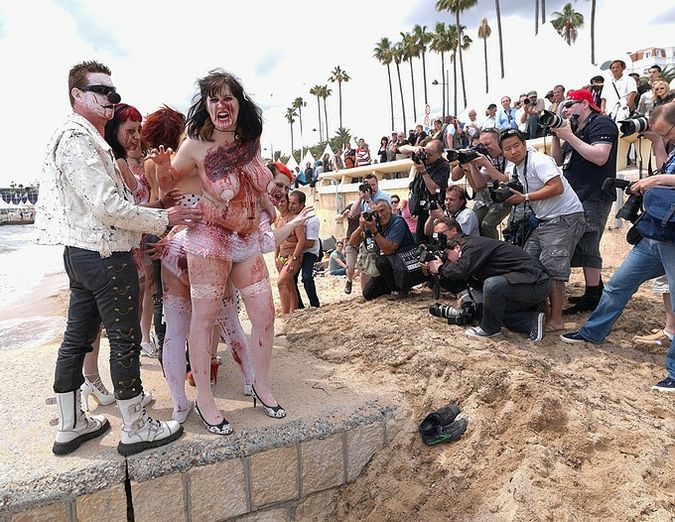 Bloody zombies in Cannes - 18