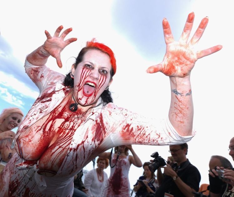 Bloody zombies in Cannes - 22