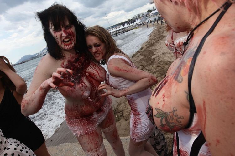 Bloody zombies in Cannes - 24