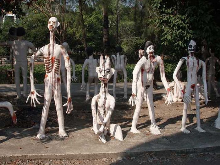 Terrible sculptures in a park in Thailand - 10