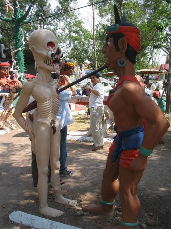 Terrible sculptures in a park in Thailand - 13