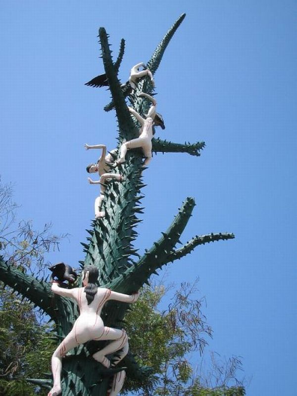 Terrible sculptures in a park in Thailand - 14