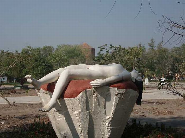 Terrible sculptures in a park in Thailand - 30