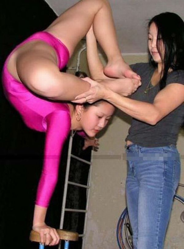 Flexible girls doing wonders with their bodies. See for yourself - 12