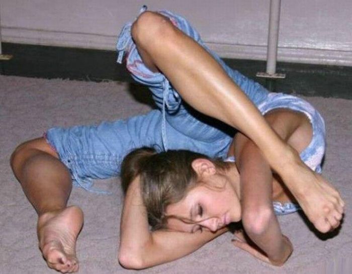 Flexible girls doing wonders with their bodies. See for yourself - 15