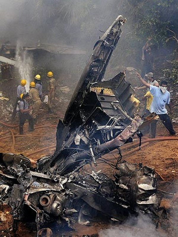 Plane crash in India - 08