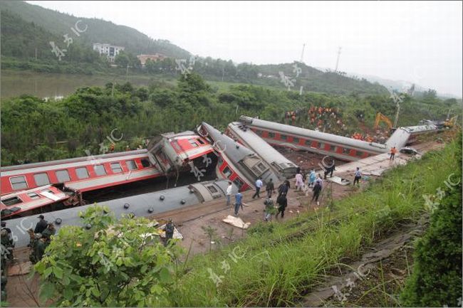 A passenger train derailed In China - 03