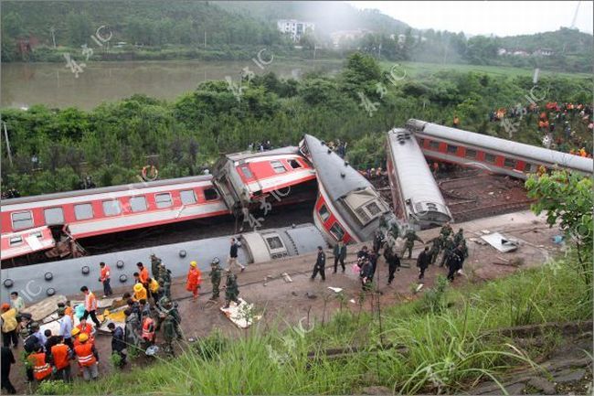 A passenger train derailed In China - 06