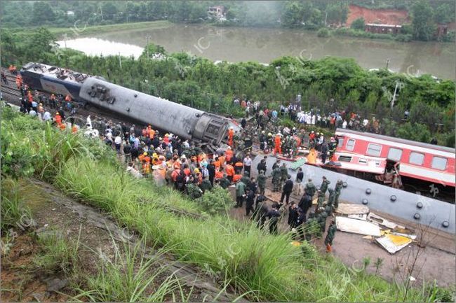 A passenger train derailed In China - 07