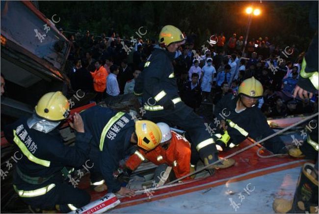A passenger train derailed In China - 18