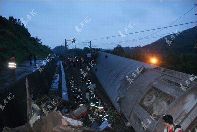 A passenger train derailed In China - 23