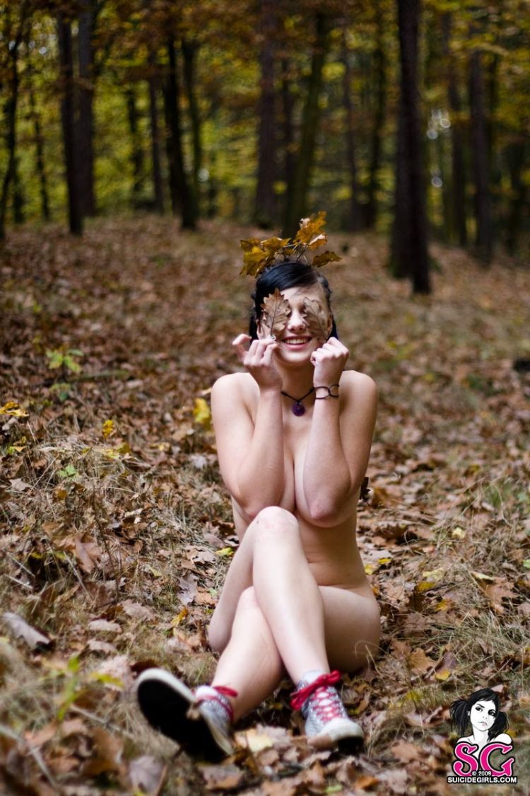 Brunette with an interesting hairdo in the autumn forest - 12