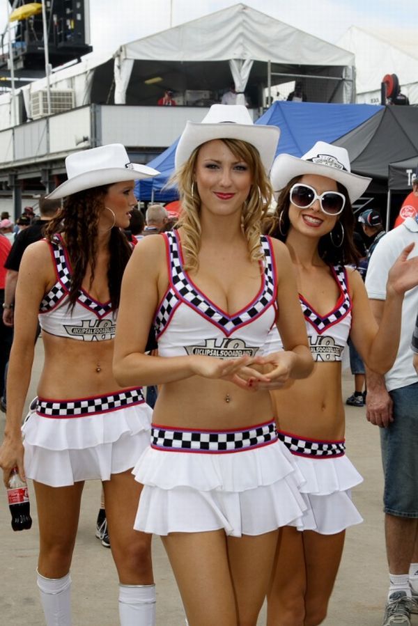Gorgeous chicks at the 2010 Indy 500 - 02