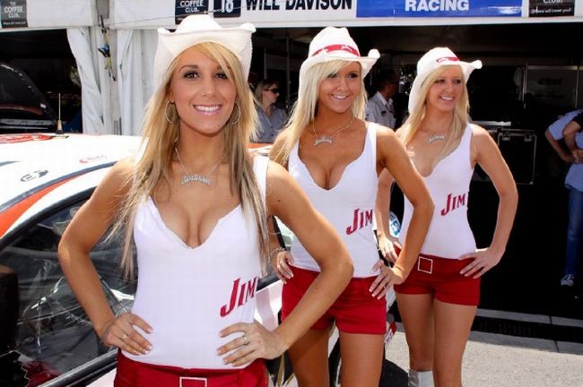 Gorgeous chicks at the 2010 Indy 500 - 16