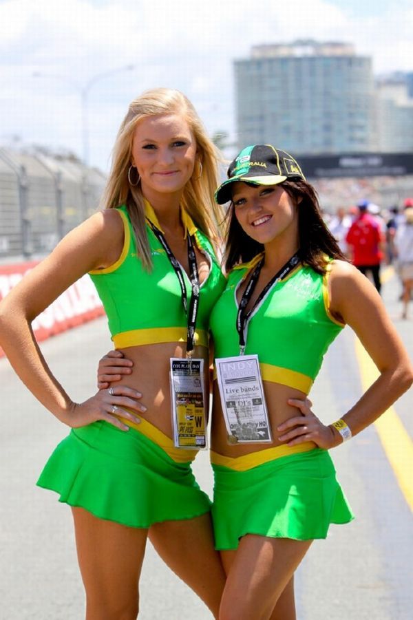 Gorgeous chicks at the 2010 Indy 500 - 17