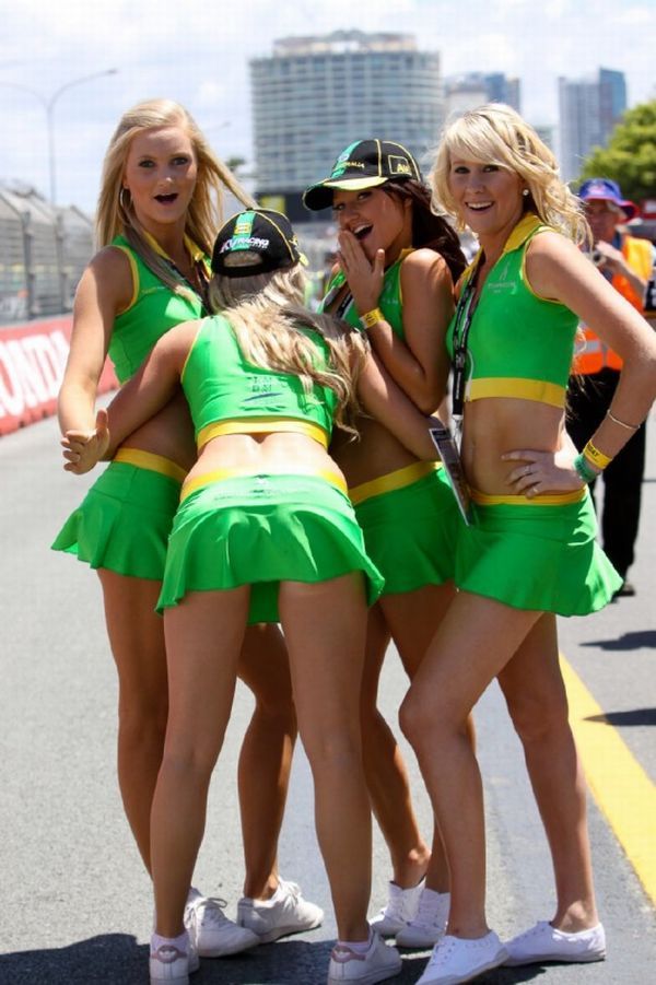 Gorgeous chicks at the 2010 Indy 500 - 18
