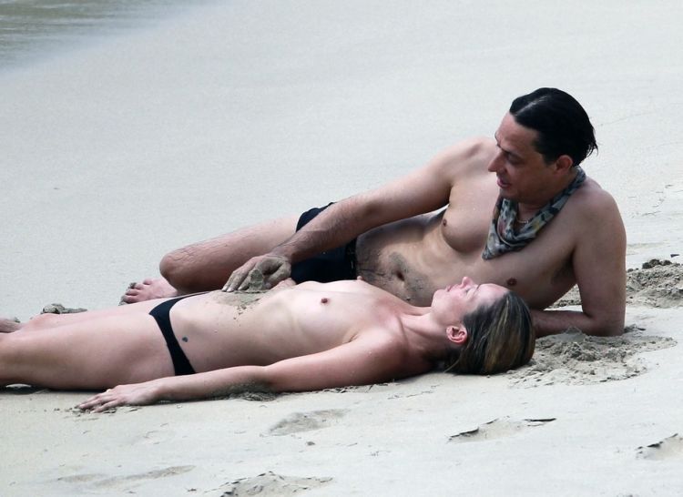 Other topless photos of Kate Moss on holidays - 02