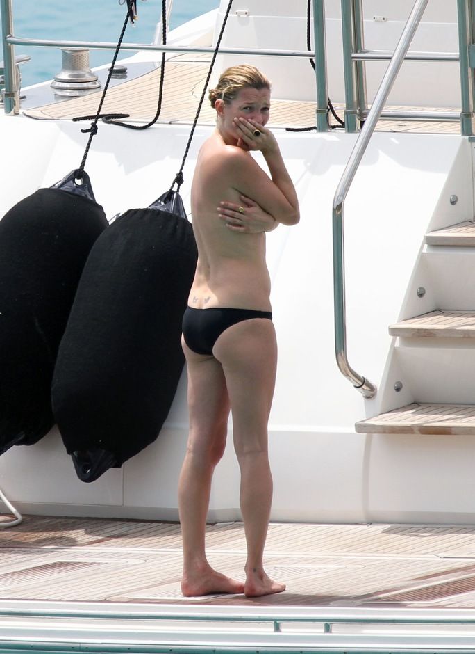Other topless photos of Kate Moss on holidays - 06