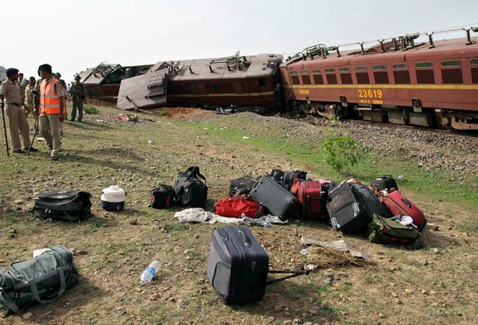 A terrorist group made a train collision in India - 03