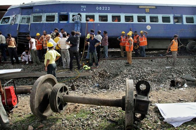 A terrorist group made a train collision in India - 05