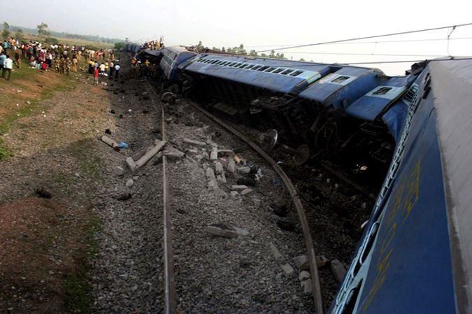 A terrorist group made a train collision in India - 06