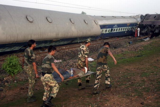 A terrorist group made a train collision in India - 08