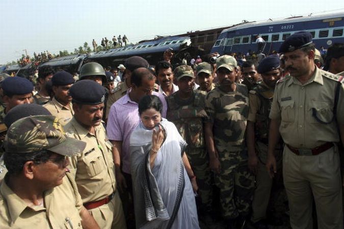 A terrorist group made a train collision in India - 09