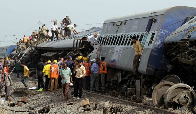 A terrorist group made a train collision in India - 10