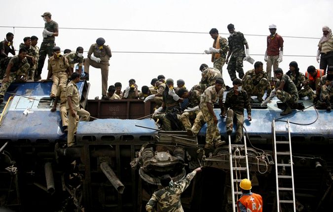 A terrorist group made a train collision in India - 11