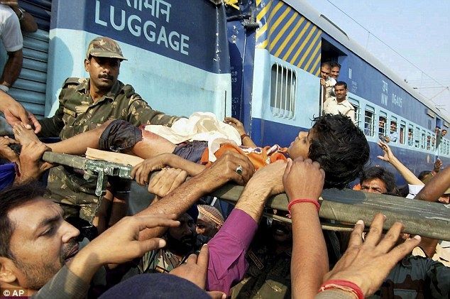 A terrorist group made a train collision in India - 20