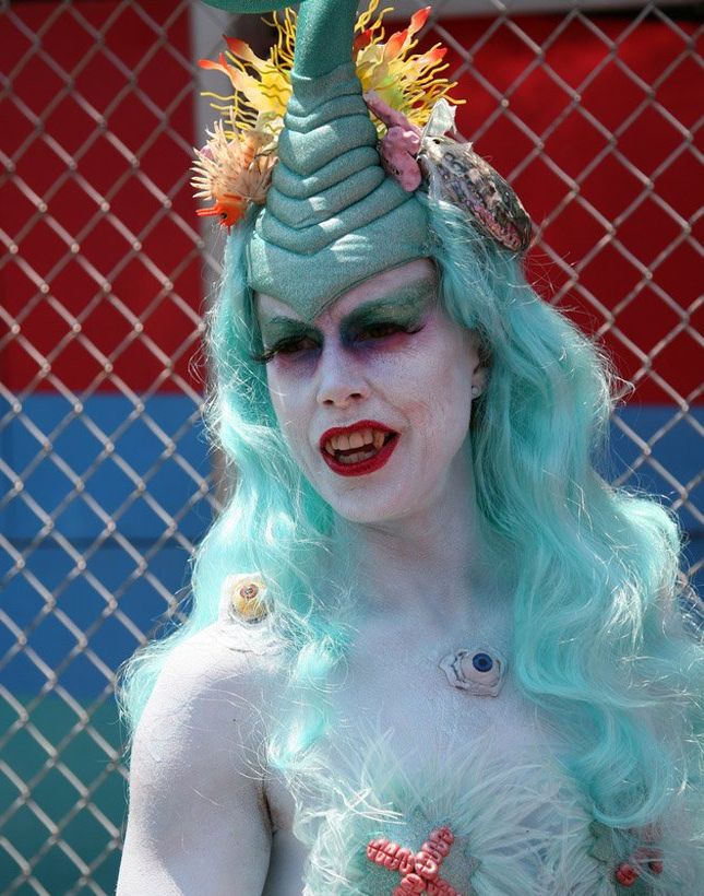 Parade of mermaids in New York - 08