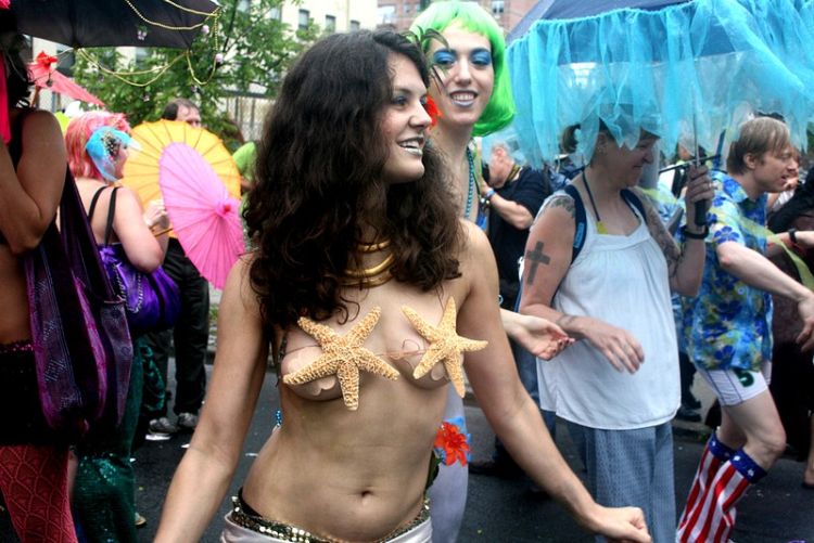 Parade of mermaids in New York - 27