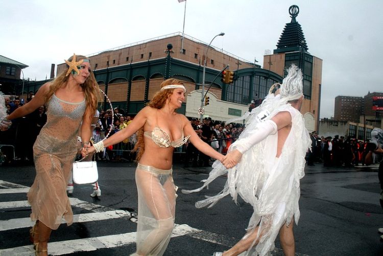 Parade of mermaids in New York - 40