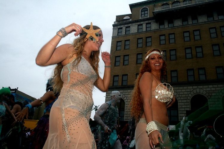 Parade of mermaids in New York - 55