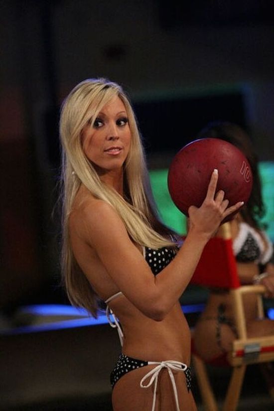 Bowling in bikini: I would love to play with these girls ;) - 25