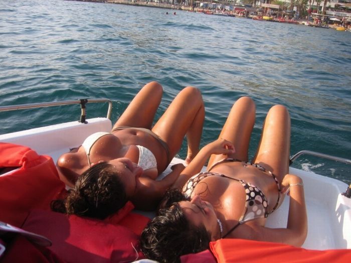Girls, bikinis and boats - the best symbols of the summer - 10
