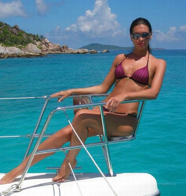 Girls, bikinis and boats - the best symbols of the summer - 15