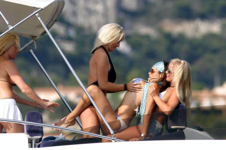 Girls, bikinis and boats - the best symbols of the summer - 22