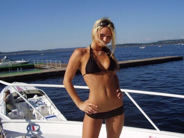 Girls, bikinis and boats - the best symbols of the summer - 32