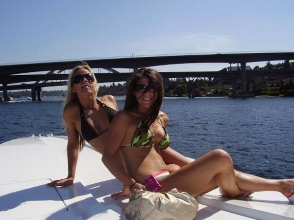 Girls, bikinis and boats - the best symbols of the summer - 34