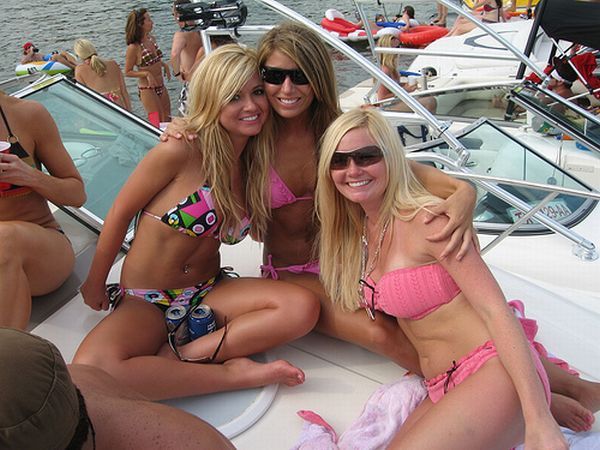Girls, bikinis and boats - the best symbols of the summer - 41