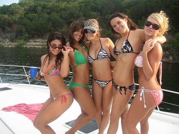 Girls, bikinis and boats - the best symbols of the summer - 43