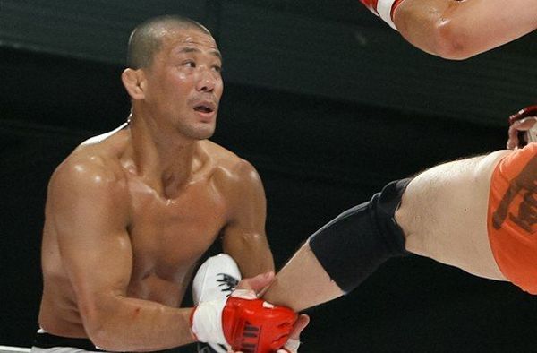 Following in the footsteps of Mike Tyson: Fighter J-Taro bit off an opponent's ear - 01