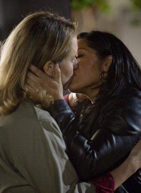 Best lesbian kisses of celebrities - 06