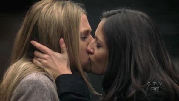 Best lesbian kisses of celebrities - 14