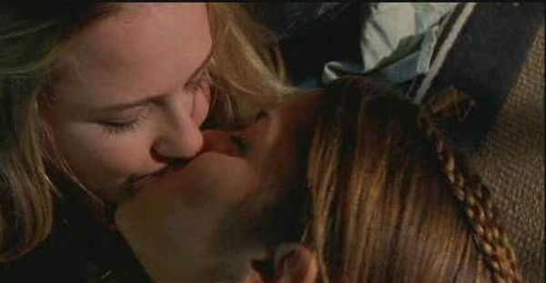 Best lesbian kisses of celebrities - 36