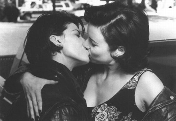 Best lesbian kisses of celebrities - 40