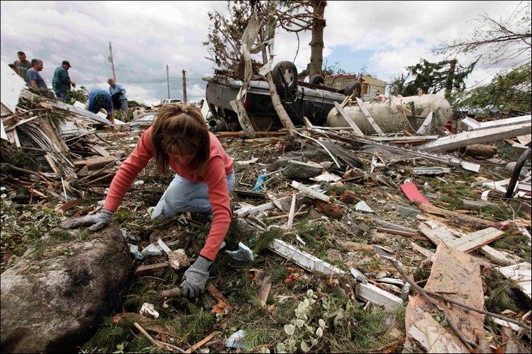 A powerful tornado hit Ohio and Michigan - 01