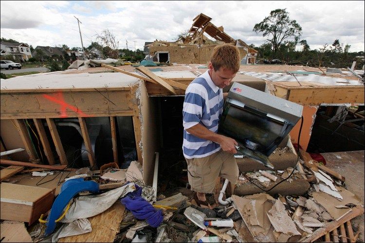 A powerful tornado hit Ohio and Michigan - 04